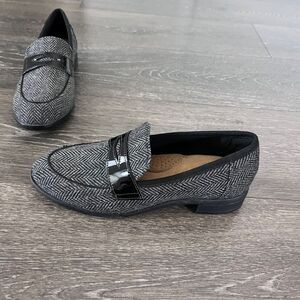Clarks Trish Rose Penny Loafer Slip On Flats Black Gray Preppy Womens Size 6 M